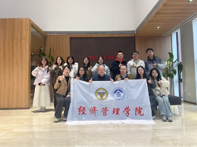 与任会长合影留念